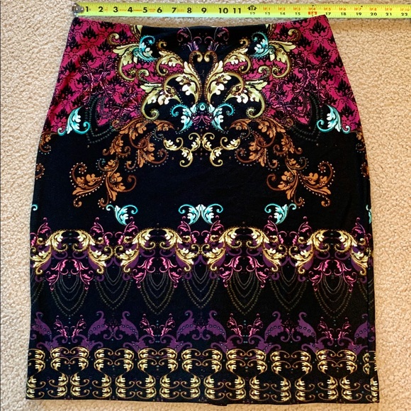 Gorgeous and comfortable skirt - Picture 1 of 6